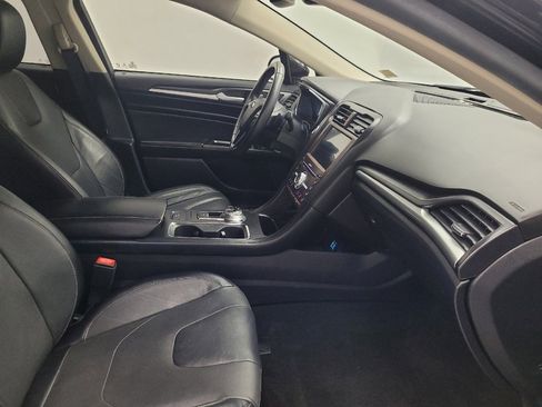 Used 2020 Ford Fusion Titanium image 21