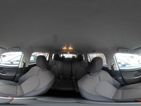 Used 2025 Toyota Highlander LE image 44