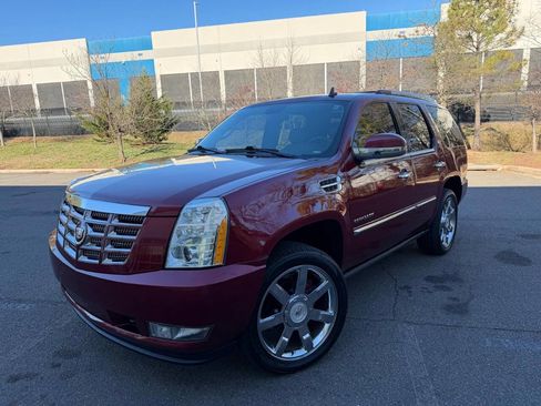 Used 2011 Cadillac Escalade Premium image 1