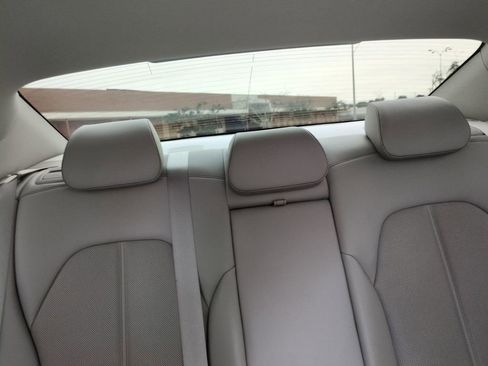 Used 2021 Genesis G70 2.0T RWD image 33