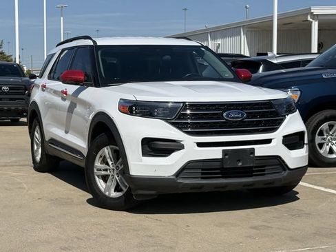 Used 2021 Ford Explorer XLT RWD image 2