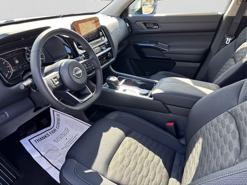 New 2025 Nissan Pathfinder SV image 9