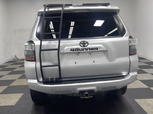 Used 2017 Toyota 4Runner SR5 AWD/4WD image 16