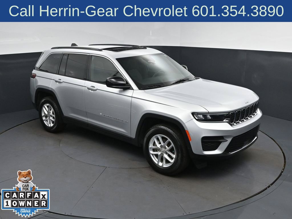 Used 2025 Jeep Grand Cherokee Laredo X w/ Luxury Tech Group I RWD image 36