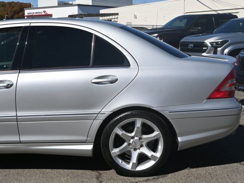Used 2007 Mercedes-Benz C 230 Sedan image 4