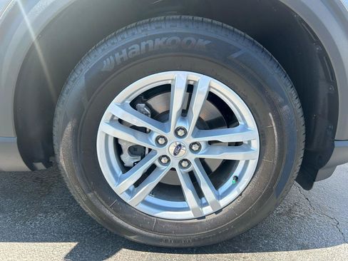 Used 2024 Ford Explorer XLT RWD image 33