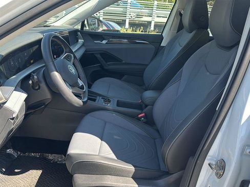 Used 2026 Volkswagen Tiguan SE w/ Panoramic Sunroof Package FWD image 12
