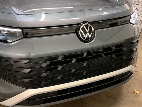 New 2026 Volkswagen Tiguan SE image 33