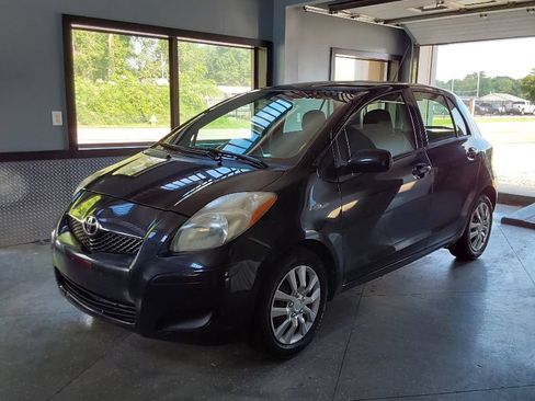 Used 2009 Toyota Yaris 4-Door Hatchback FWD image 11