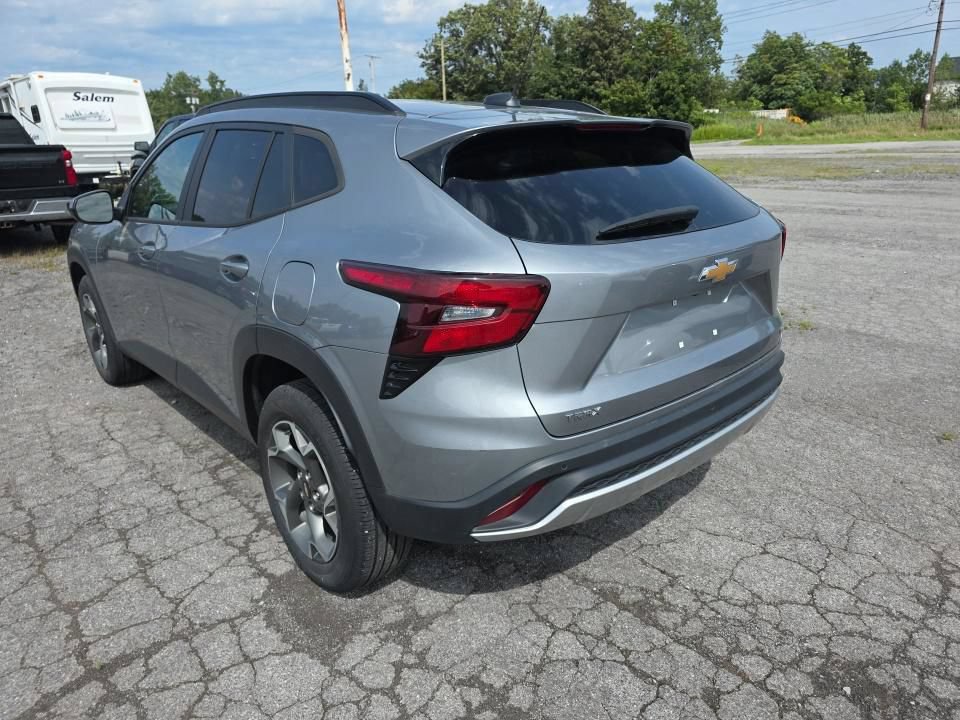 Used 2025 Chevrolet Trax LT w/ Driver Confidence Package FWD image 5