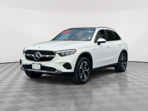 Used 2025 Mercedes-Benz GLC 350e 4MATIC image 2