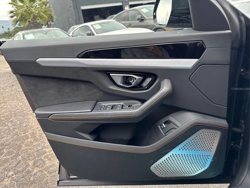 Used 2021 Lamborghini Urus image 19