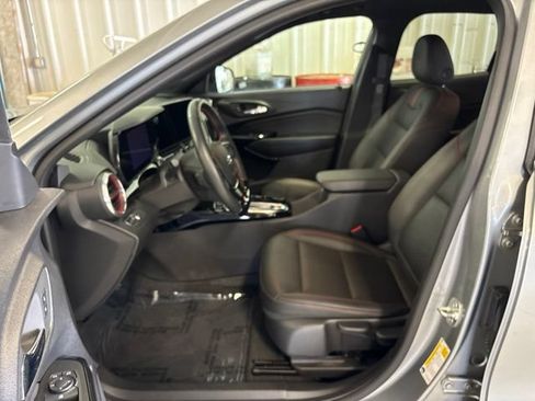 Used 2025 Chevrolet Trax RS w/ Sunroof Package FWD image 16