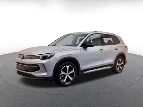 Used 2026 Volkswagen Tiguan SE AWD/4WD image 6