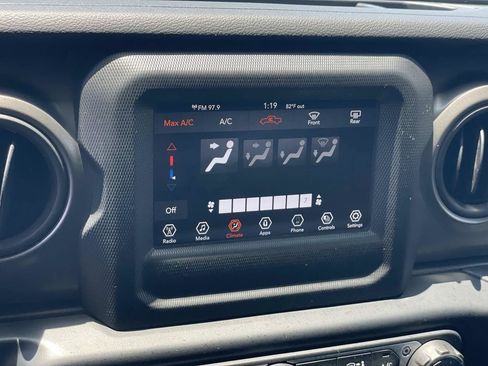 Used 2022 Jeep Gladiator Sport AWD/4WD image 13