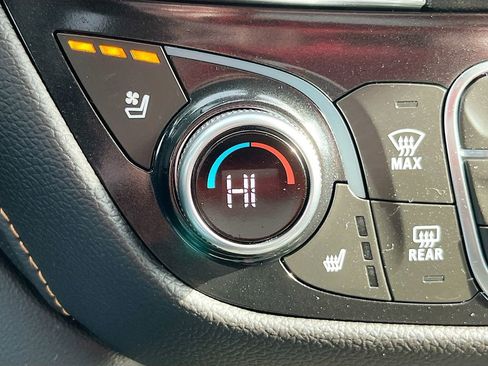 Used 2024 Chevrolet Equinox Premier AWD/4WD image 21