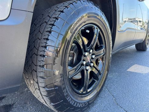 Used 2022 GMC Acadia AT4 w/ Technology Package AWD/4WD image 10