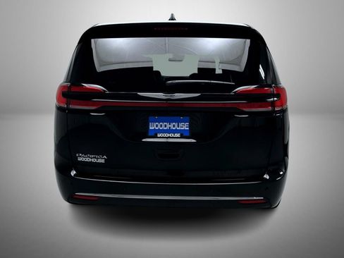 Used 2025 Chrysler Pacifica Select FWD image 6