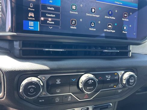 Certified 2025 Jeep Wrangler Sport AWD/4WD image 36