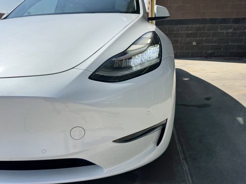 Used 2022 Tesla Model Y Long Range image 11