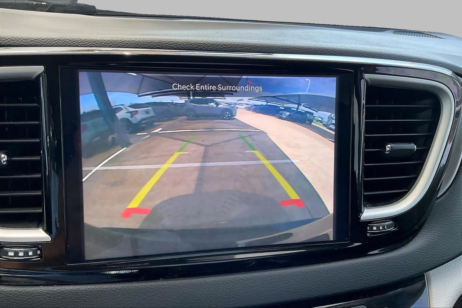 Used 2024 Chrysler Pacifica Touring-L FWD image 26