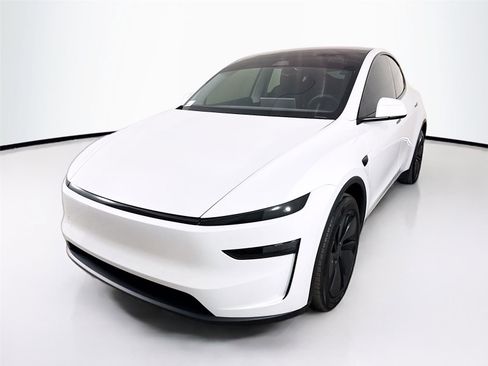 Used 2026 Tesla Model Y Long Range image 3