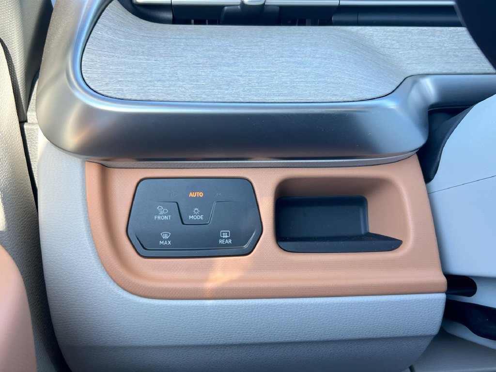 Used 2025 Volkswagen ID. Buzz 1st Edition AWD/4WD image 34