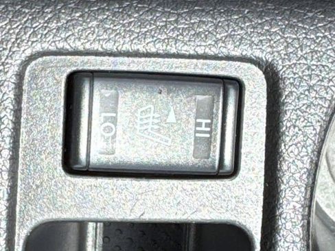 Used 2018 Nissan Rogue Sport SV w/ SV Technology Package AWD/4WD image 21