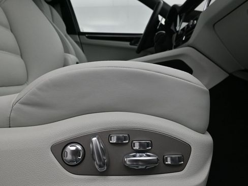 New 2026 Porsche Macan image 15