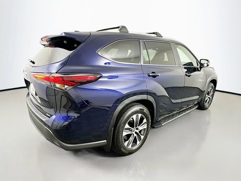 Used 2025 Toyota Highlander XLE FWD image 5
