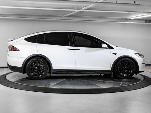 Used 2022 Tesla Model X image 8