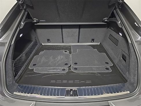 Certified 2025 Porsche Cayenne Coupe image 13