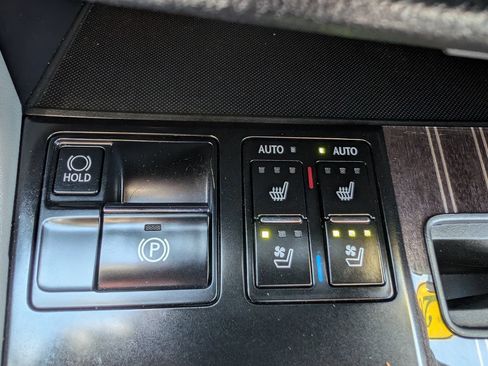 Used 2020 Lexus RX 450h AWD w/ Luxury Package image 26
