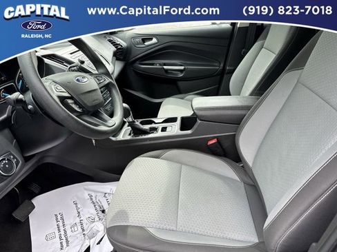 Used 2017 Ford Escape SE w/ SE Cold Weather Package AWD/4WD image 19