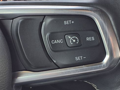 Used 2019 Jeep Wrangler Unlimited Sahara AWD/4WD image 13