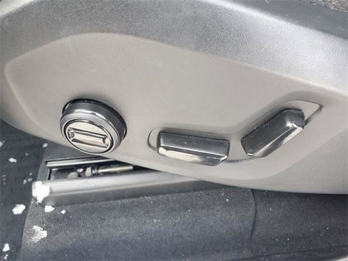 Certified 2024 Volvo XC90 T8 Plus w/ Protection Package Premier image 16