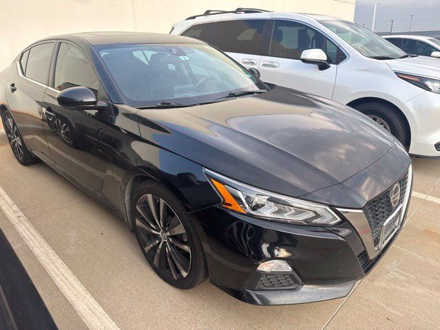 Used 2021 Nissan Altima 2.5 SR w/ SR Premium Package FWD image 2