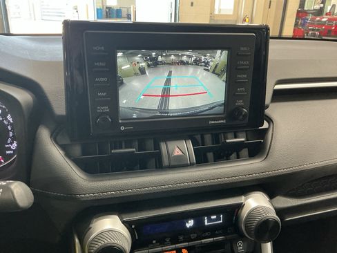 Used 2021 Toyota RAV4 LE AWD/4WD image 12