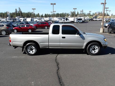 Used 2001 Toyota Tacoma 2WD Xtracab image 6