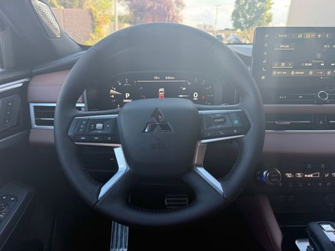 New 2025 Mitsubishi Outlander SEL image 8