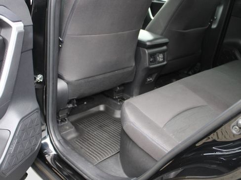 Used 2022 Toyota RAV4 SE image 42