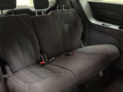 Used 2021 Chrysler Pacifica Touring w/ S Appearance Package FWD image 31