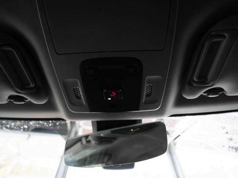 Used 2024 Toyota Camry SE image 18