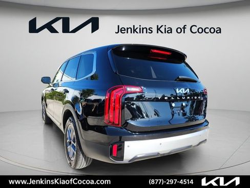 Certified 2024 Kia Telluride LX FWD image 7