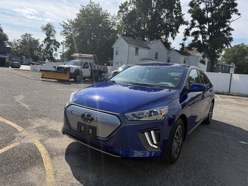 Used 2020 Hyundai Ioniq SE FWD image 2