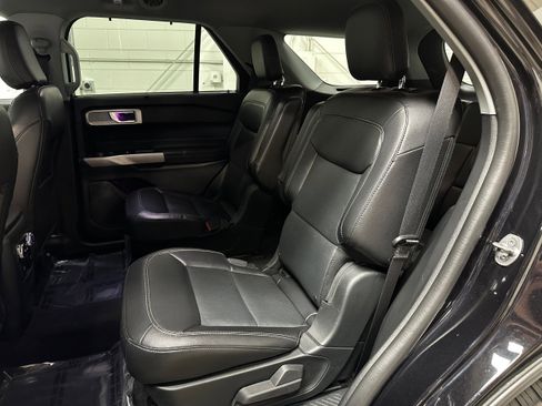 Certified 2023 Ford Explorer Limited w/ Equipment Group 301A image 9