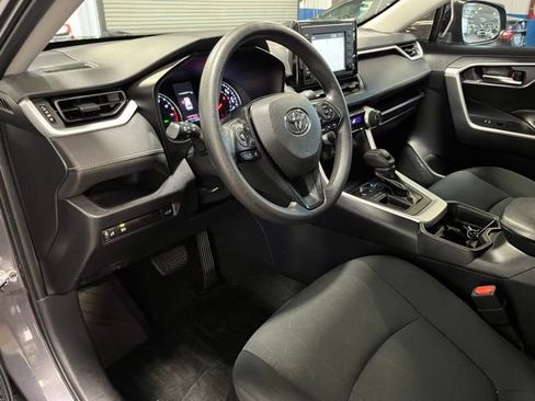 Used 2019 Toyota RAV4 XLE w/ Convenience Package FWD image 19