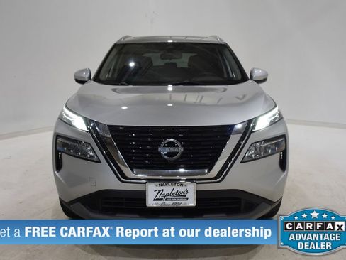 Used 2022 Nissan Rogue SV w/ SV Premium Package image 2