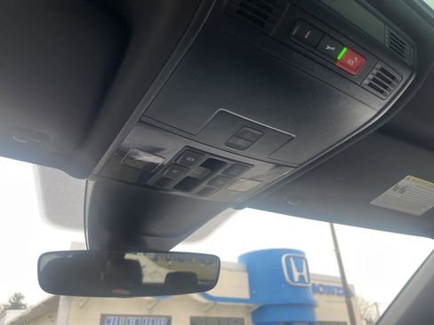 Used 2024 Volkswagen Tiguan SE R-Line image 29