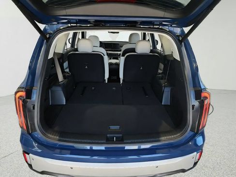 Certified 2024 Kia Telluride EX w/ EX Captain's Chair Package FWD image 30